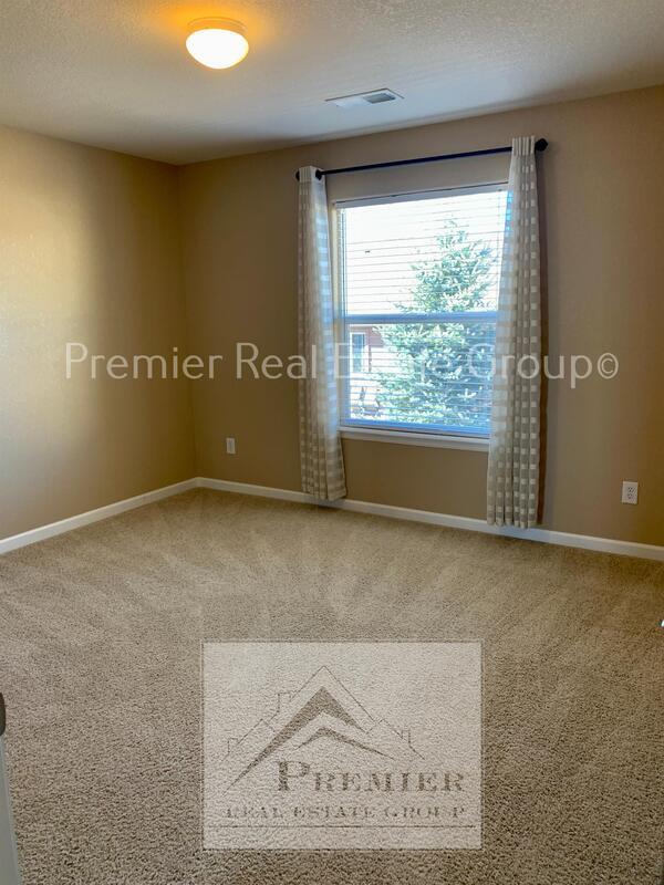 Building Photo - 5984 Revelstoke Dr