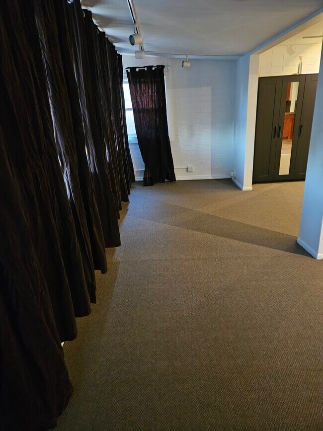 Building Photo - 4110 W Burbank Blvd