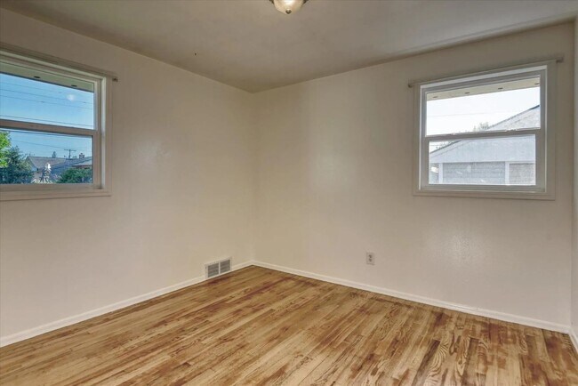 Building Photo - Beautiful 3bed/2 bath home in the heart of Shadle Park - coming soon