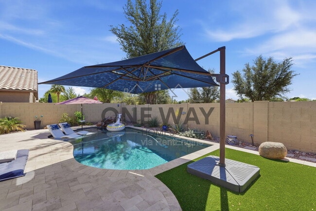 Building Photo - 1307 E Century Ave