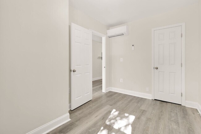 Building Photo - Newly Renovated 3BR/1BA - WASHEY/DRYER - I...