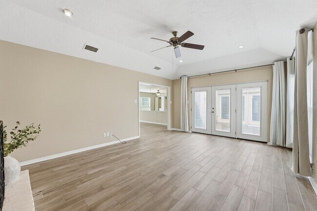 Building Photo - 2513 Country Club Blvd