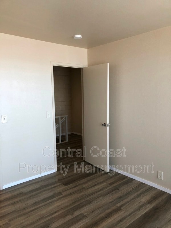 Building Photo - 451 Dela Vina Ave