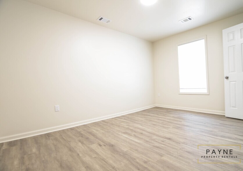 Building Photo - 1210 Zuber St