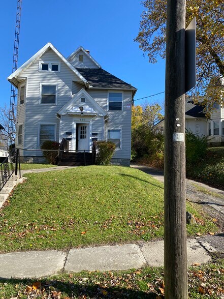 Building Photo - 370 S State St
