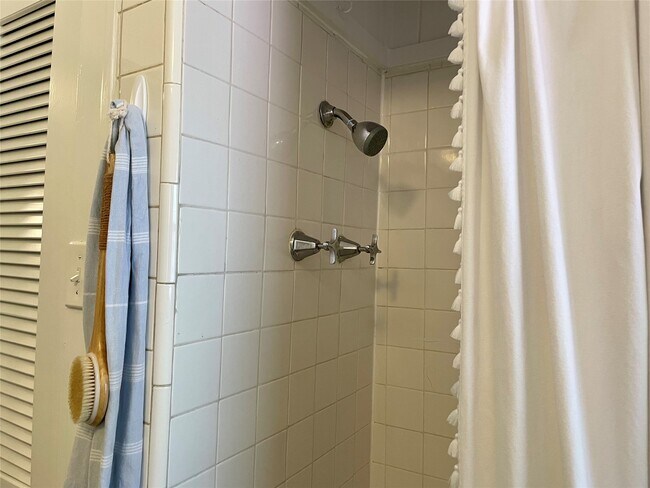 Building Photo - 429 Hawthorne St