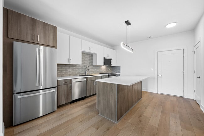 Building Photo - 27 W Park Blvd