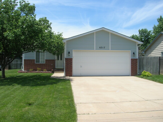 Primary Photo - 6317 N Grove St