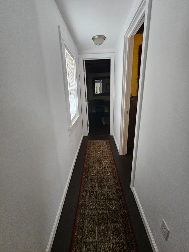 Building Photo - 3 Laurel St