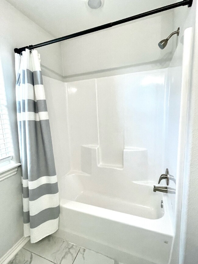 Building Photo - 2014 W Chandler Ave