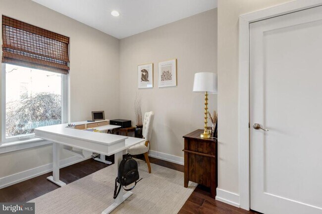 Building Photo - 2707 W Stiles St