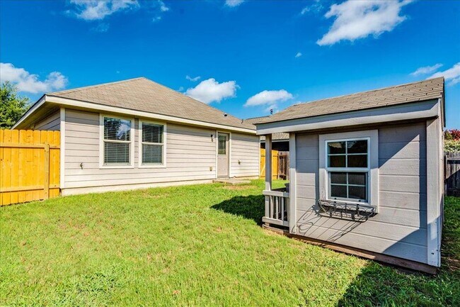 Building Photo - 185 Housefinch Loop