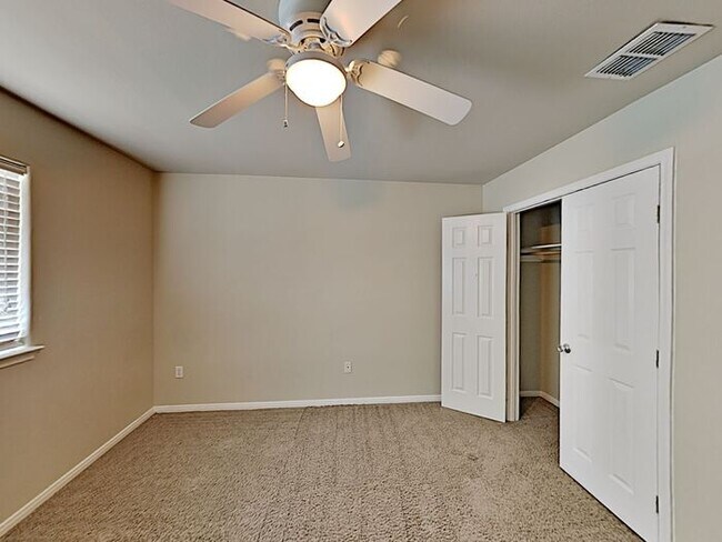 Building Photo - No App Fees. 1 Month Free Rent*