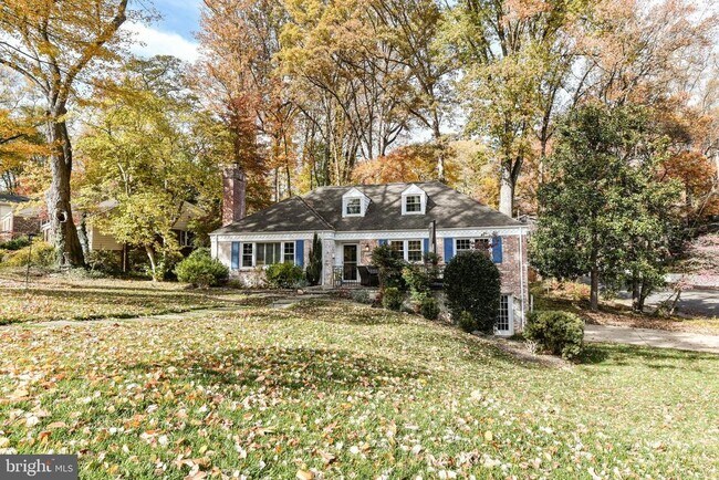 Primary Photo - 3061 N Oakland St