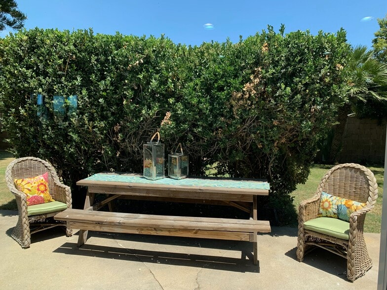 Shared back yard - 6822 Ethel Ave