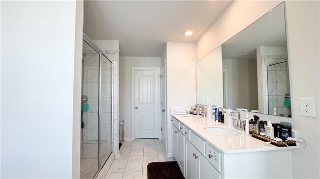 Building Photo - 510 Scenic Pass