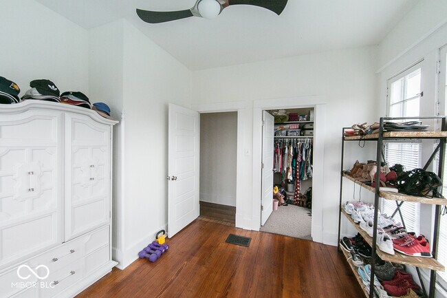 Building Photo - 809 Broadway St