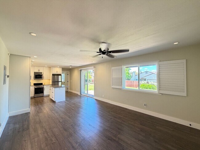 Building Photo - Nicely remodeled 1 bedroom Suite, All utilities paid + WiFi