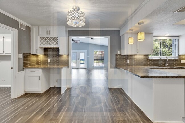 Building Photo - 11301 Taterwood Dr