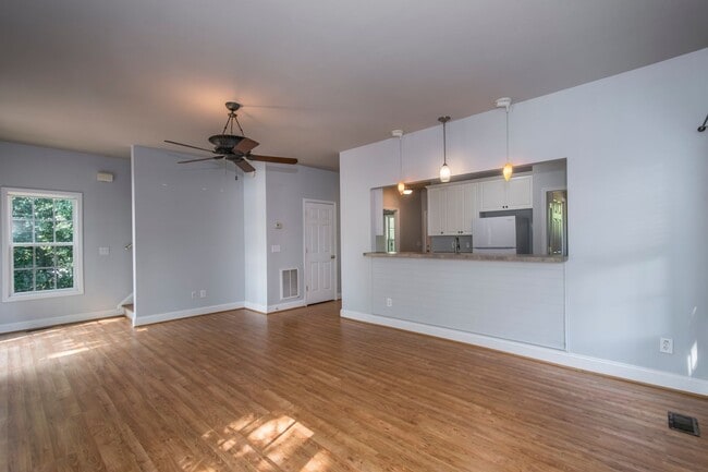 Building Photo - Rare opportunity to rent on LAKE MURRAY!