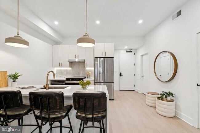 Building Photo - 30 W Allens Ln