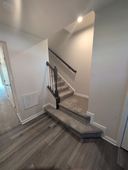Building Photo - 4138 Riverside Dr