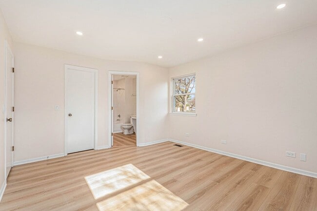 Building Photo - 120 Stirling Ln