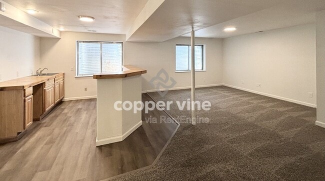 Building Photo - 700 4th St