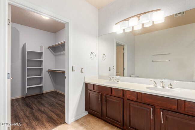 Building Photo - 16734 E La Montana Dr