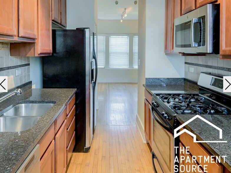 Building Photo - 1849 W Cornelia Ave