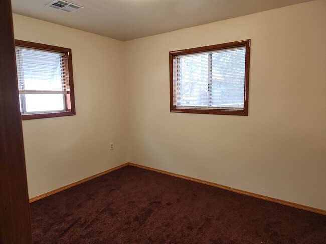 Building Photo - Adorable 2 bed / 2 bath - with 1 car garage