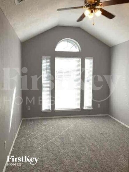 Building Photo - 729 Dema Ln