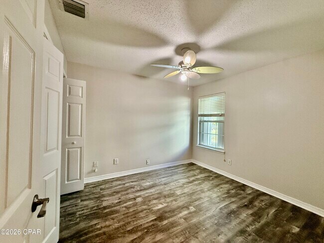 Building Photo - 232 Summerwood Dr