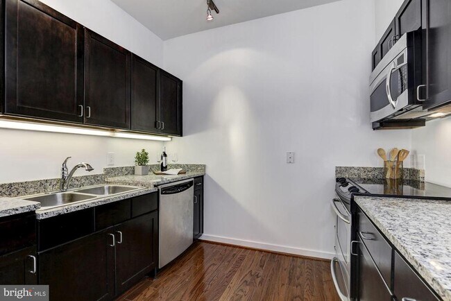 Building Photo - 1414 Belmont St NW