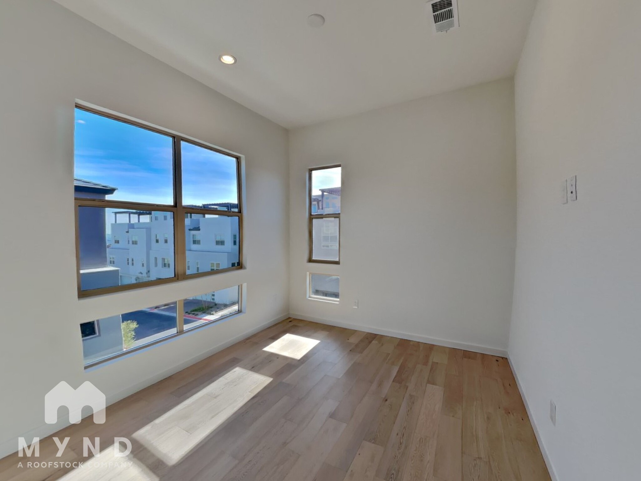 Building Photo - 635 Grey Saker St