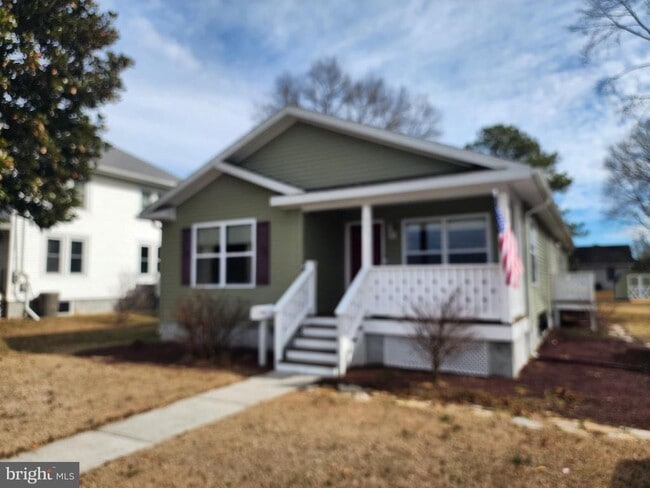 Building Photo - 903 N Walnut St