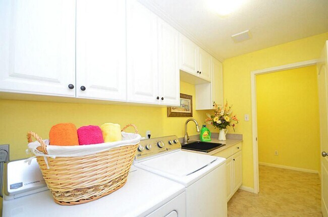 Building Photo - 1103 Parkhaven Ln