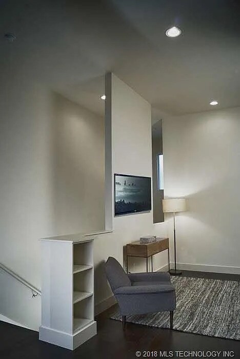 Building Photo - 108 S Boulder Ave