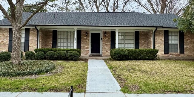 Building Photo - 8218 Edgemoor Dr