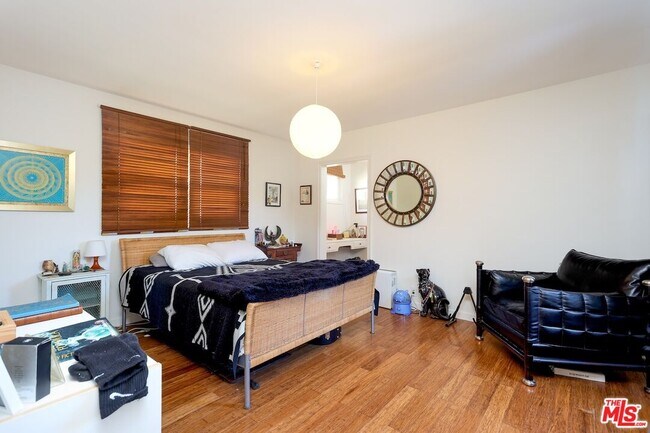 Building Photo - 5615 Wenlock St