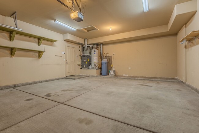 Building Photo - Beautiful home, close to Walmart, Sprouts ...