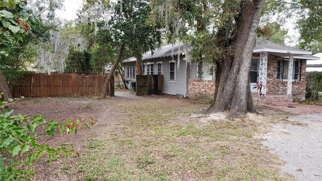 Primary Photo - 411 Ave E SE