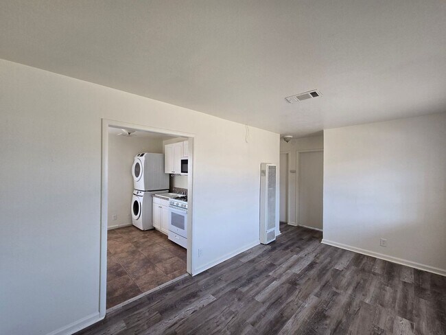Building Photo - Yucca Ave 6686-6688