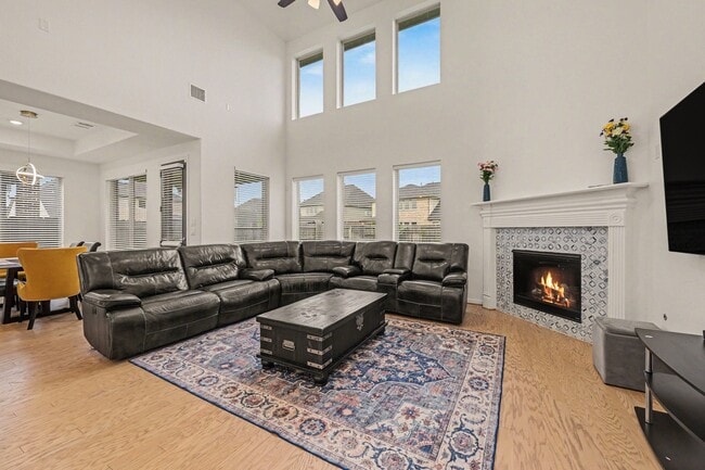 Building Photo - 2107 Brooke Avery Dr