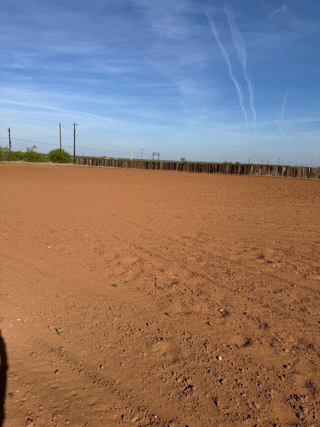 Building Photo - 2 bed 2 bath / horse facility.