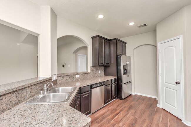 Building Photo - 13930 Goodridge Dr
