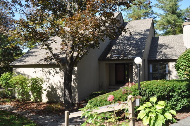 Primary Photo - 59 Byron Dr