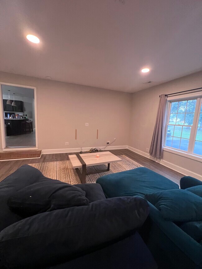 Living Room - 160 N Peace Haven Rd