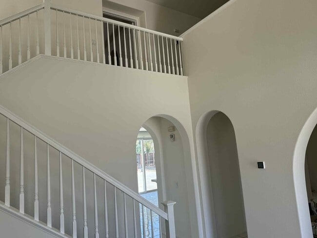 Building Photo - 27647 Rosemont Ct