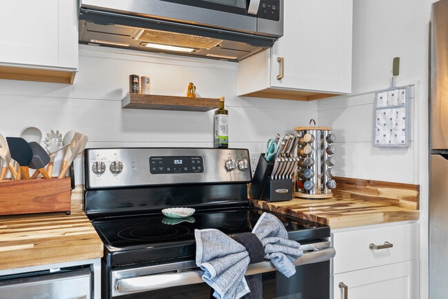 Building Photo - 201 Perrymont Ave